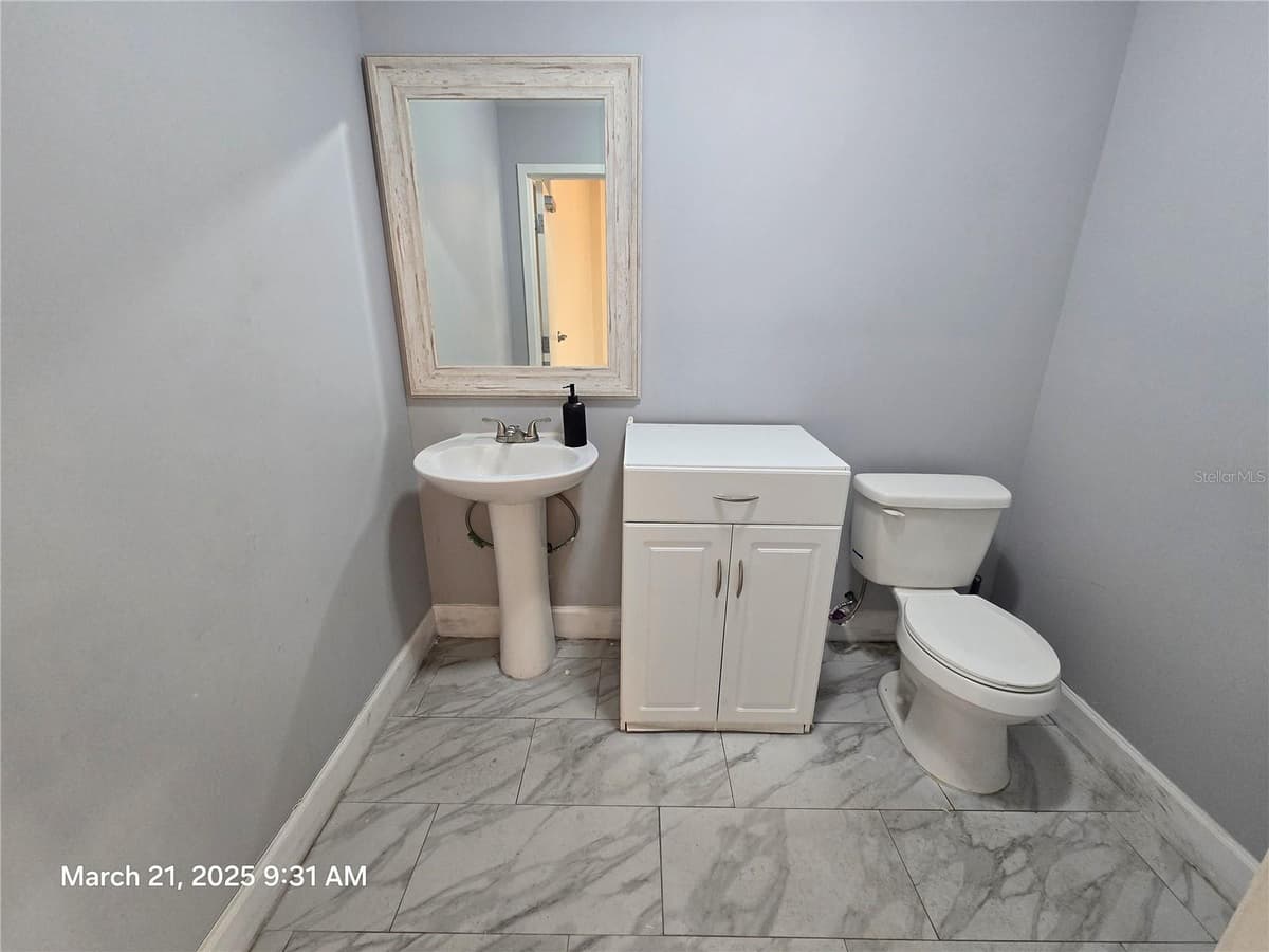 7901 KINGSPOINTE PARKWAY — photo 7 of 18