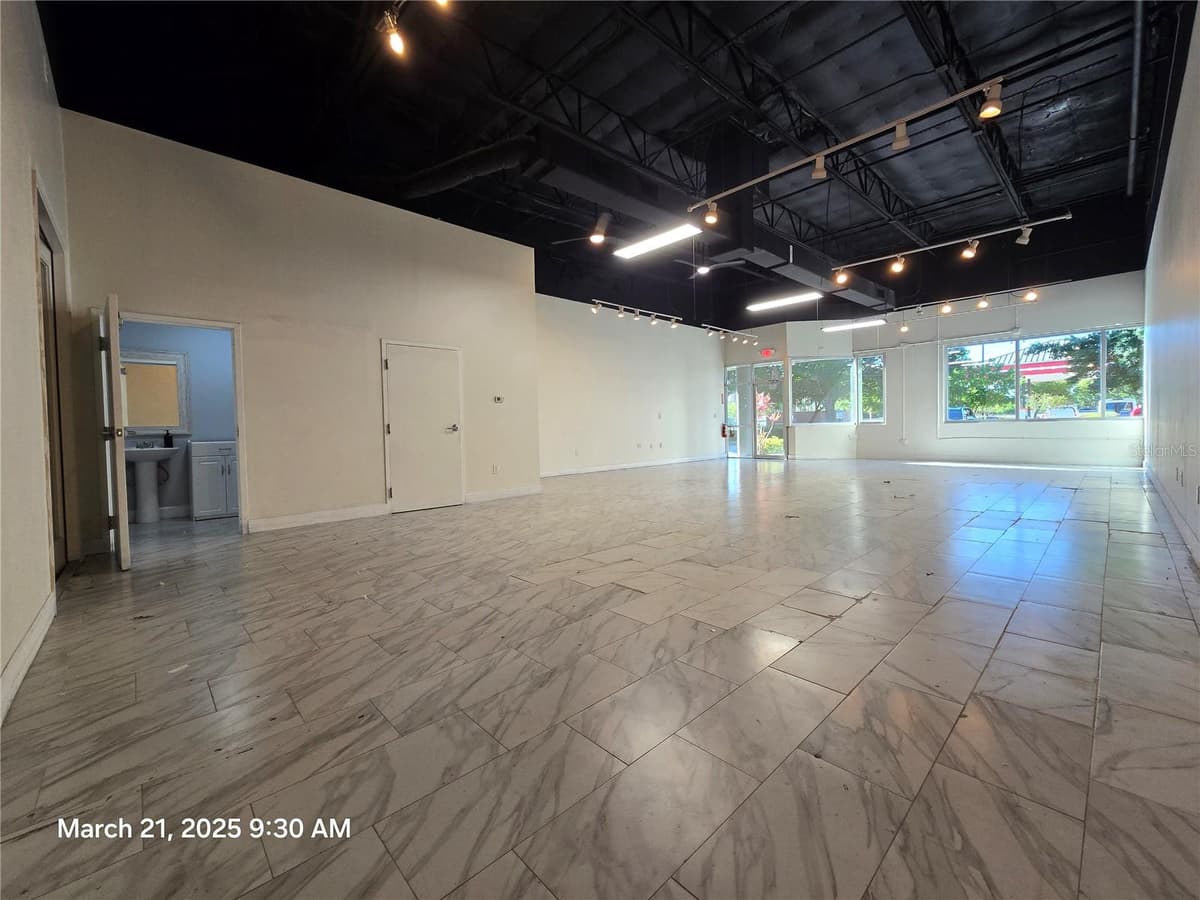 7901 KINGSPOINTE PARKWAY — photo 5 of 18