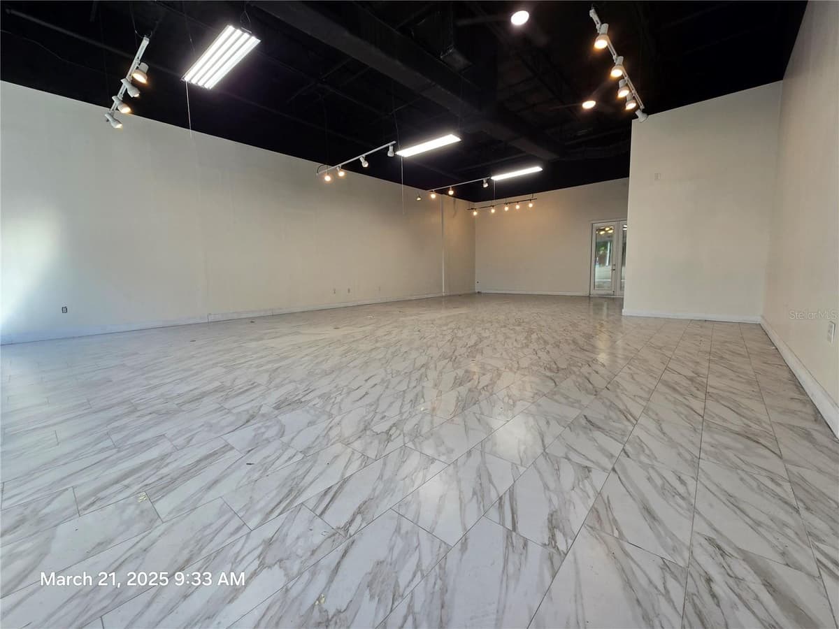 7901 KINGSPOINTE PARKWAY — photo 11 of 18