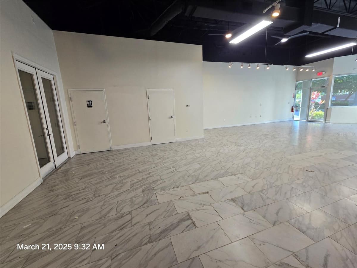 7901 KINGSPOINTE PARKWAY — photo 9 of 18