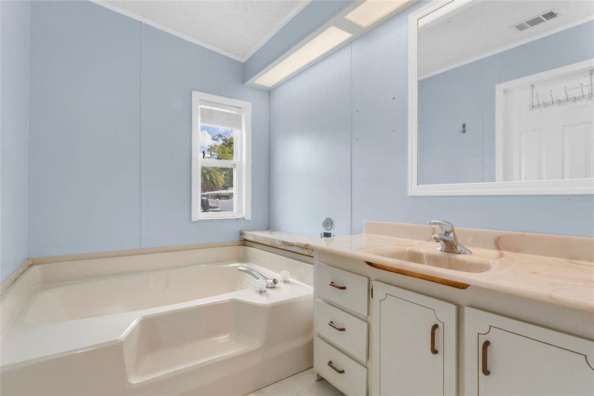 169 PINE TREE DRIVE — photo 14 of 35