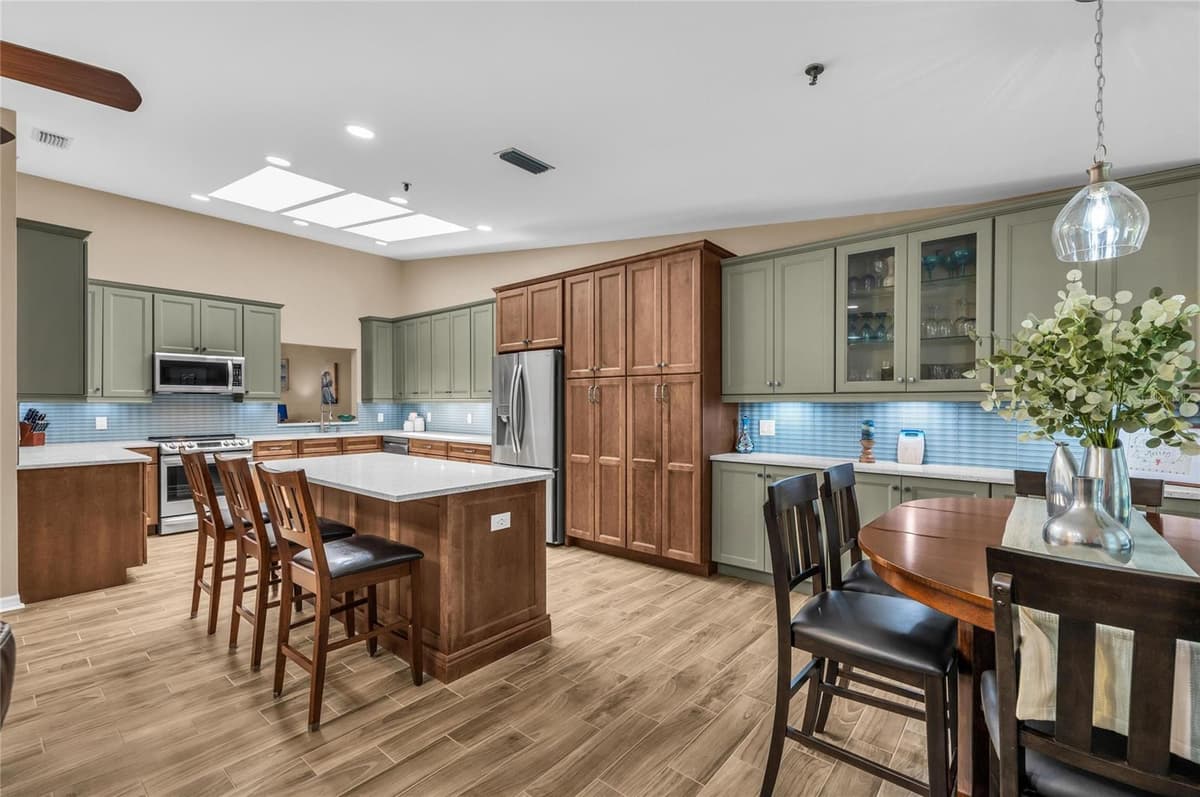 2350 HARBOUR OAKS DRIVE — photo 3 of 85