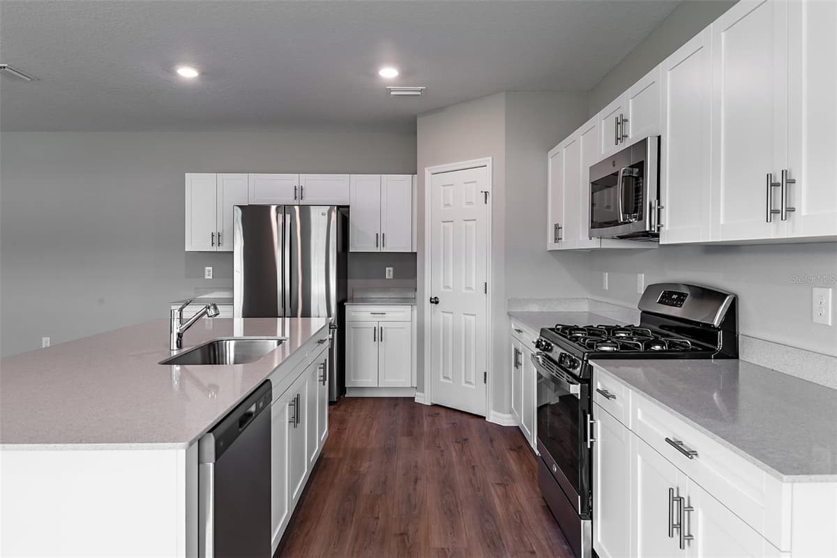 36613 SAGEMOOR DRIVE — photo 9 of 30