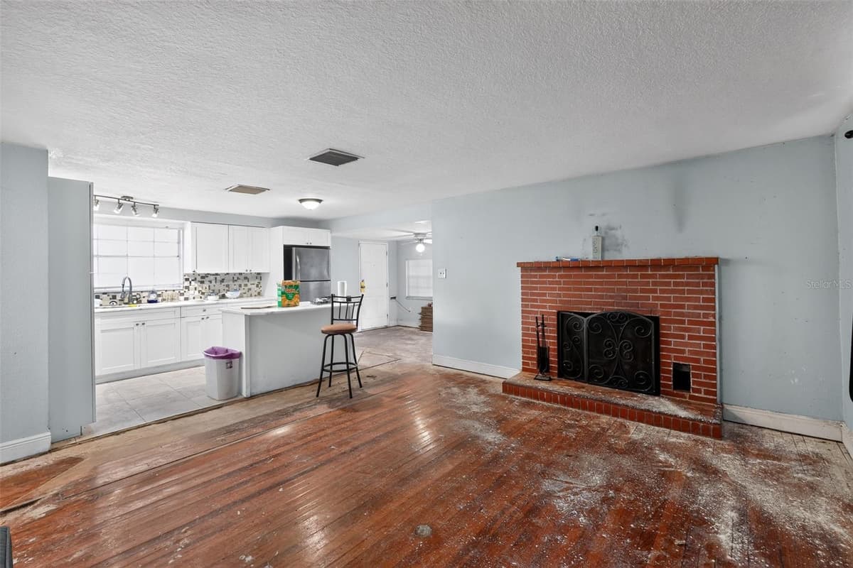 10109 MAIN STREET — photo 3 of 35