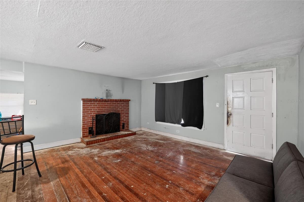 10109 MAIN STREET — photo 2 of 35