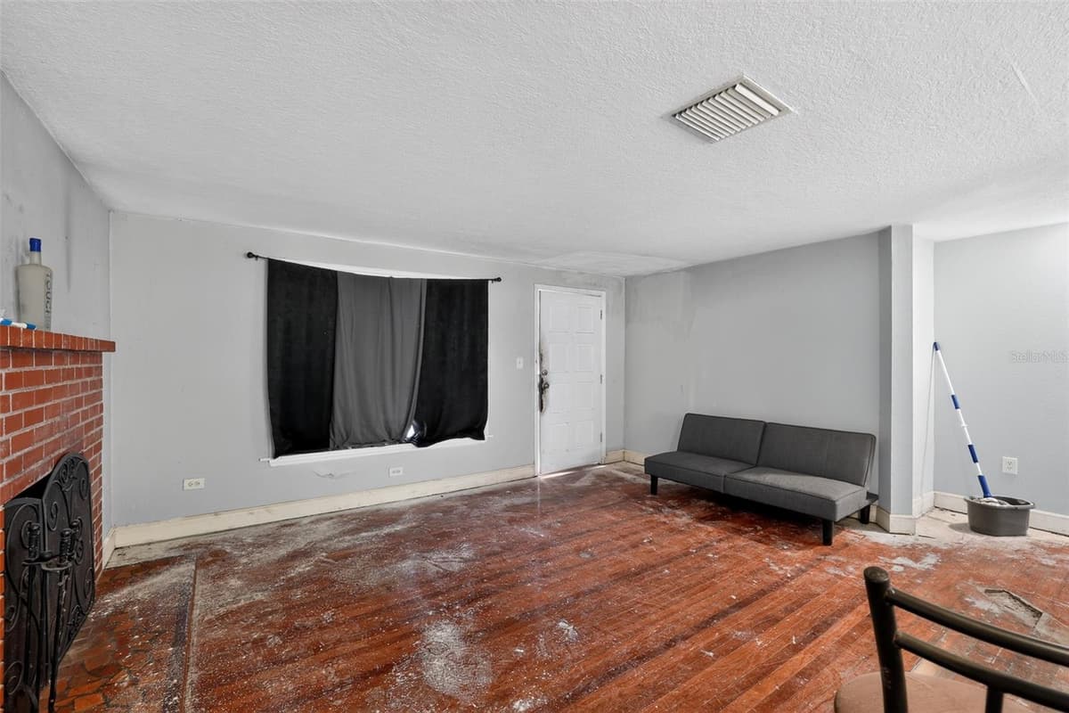 10109 MAIN STREET — photo 4 of 35