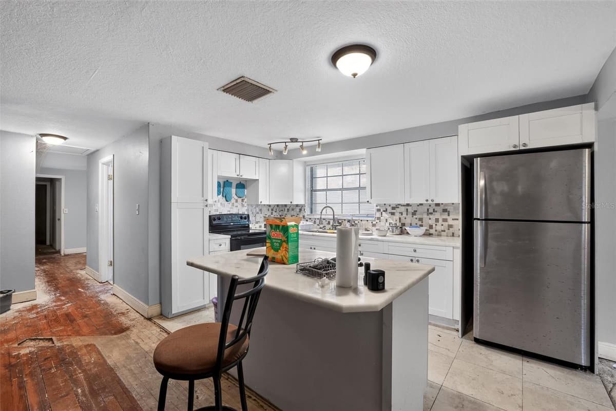 10109 MAIN STREET — photo 9 of 35