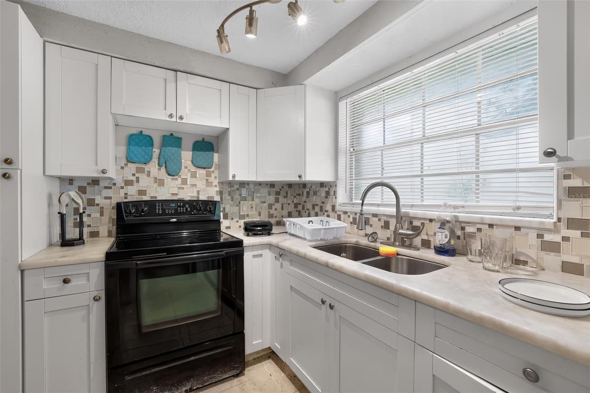 10109 MAIN STREET — photo 7 of 35