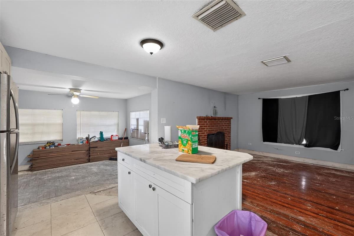 10109 MAIN STREET — photo 10 of 35