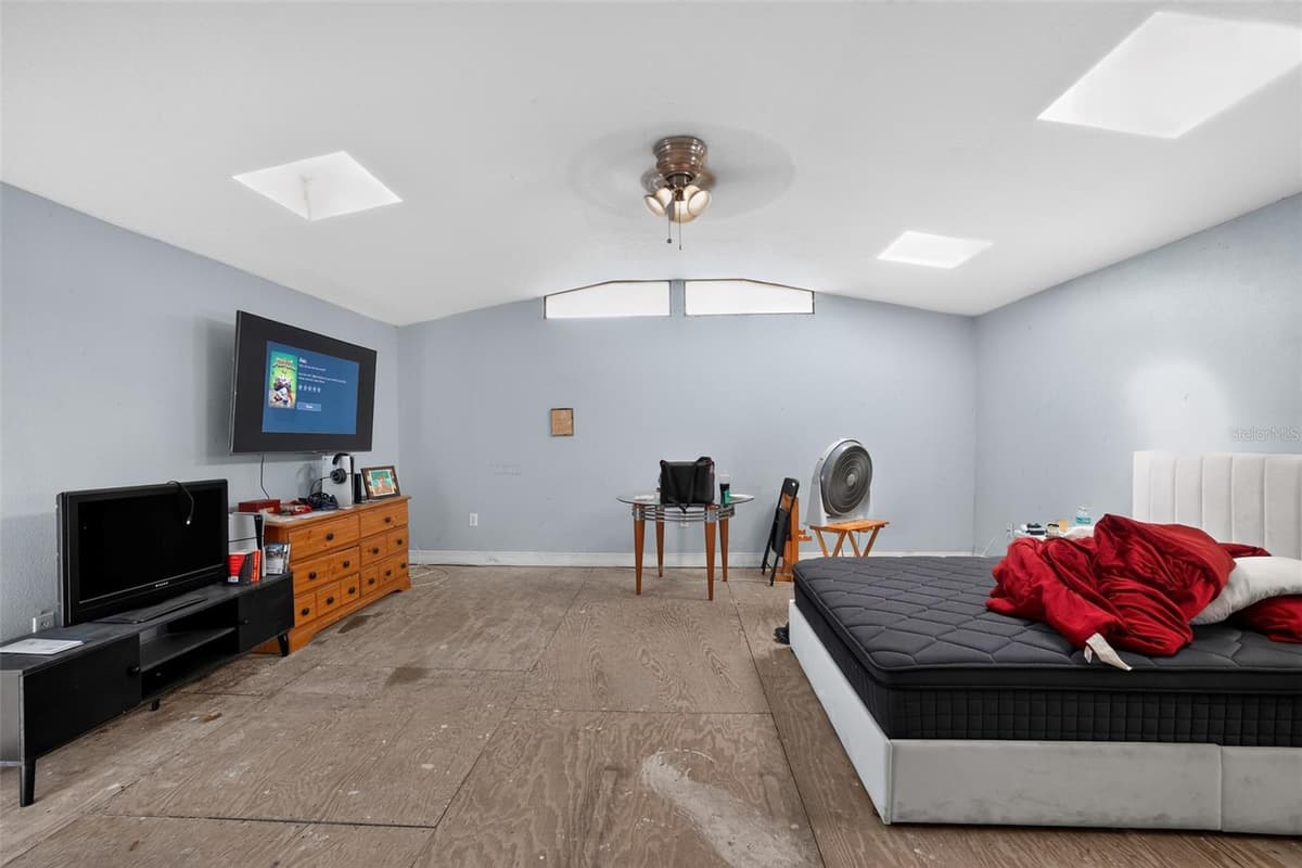 10109 MAIN STREET — photo 14 of 35
