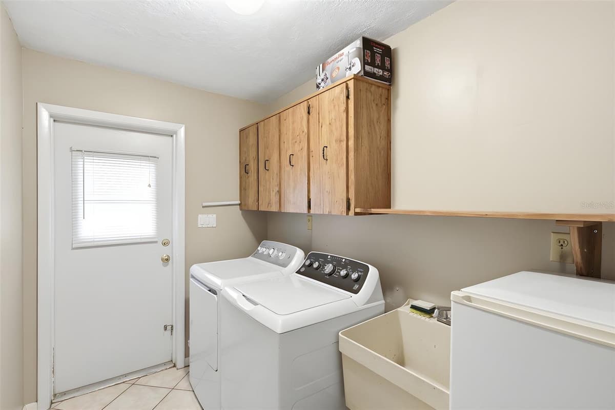 210 RIDGEWOOD COURT — photo 32 of 48