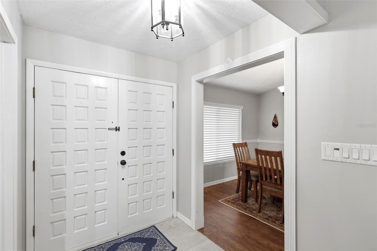 210 RIDGEWOOD COURT — photo 18 of 48