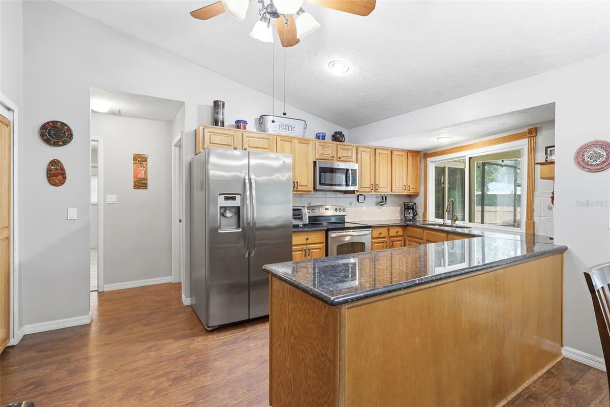 210 RIDGEWOOD COURT — photo 14 of 48