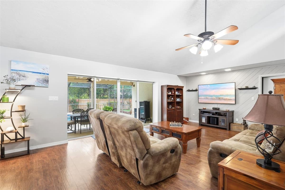210 RIDGEWOOD COURT — photo 9 of 48