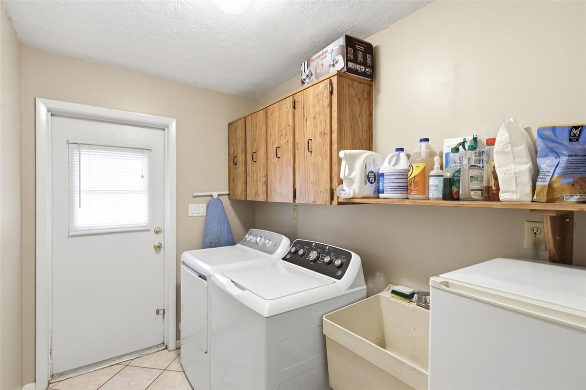 210 RIDGEWOOD COURT — photo 31 of 48