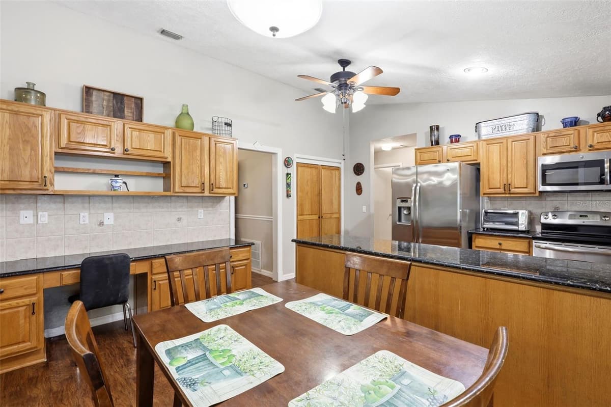 210 RIDGEWOOD COURT — photo 15 of 48