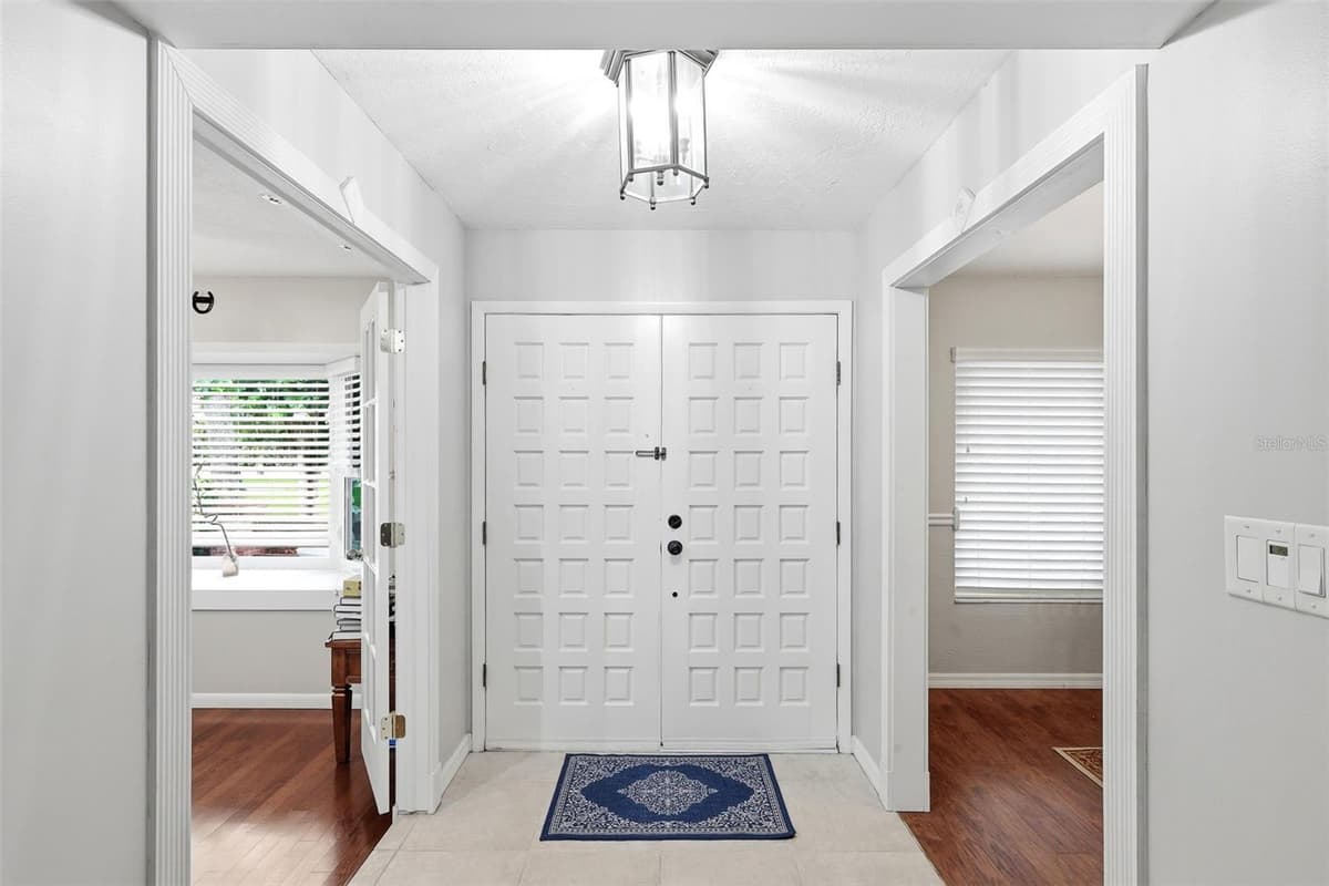210 RIDGEWOOD COURT — photo 17 of 48
