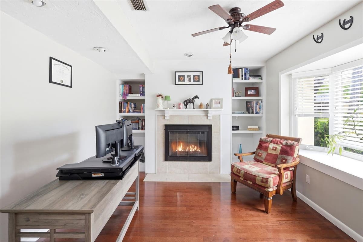 210 RIDGEWOOD COURT — photo 11 of 48