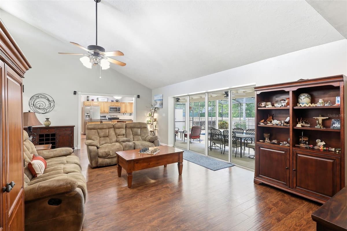 210 RIDGEWOOD COURT — photo 7 of 48