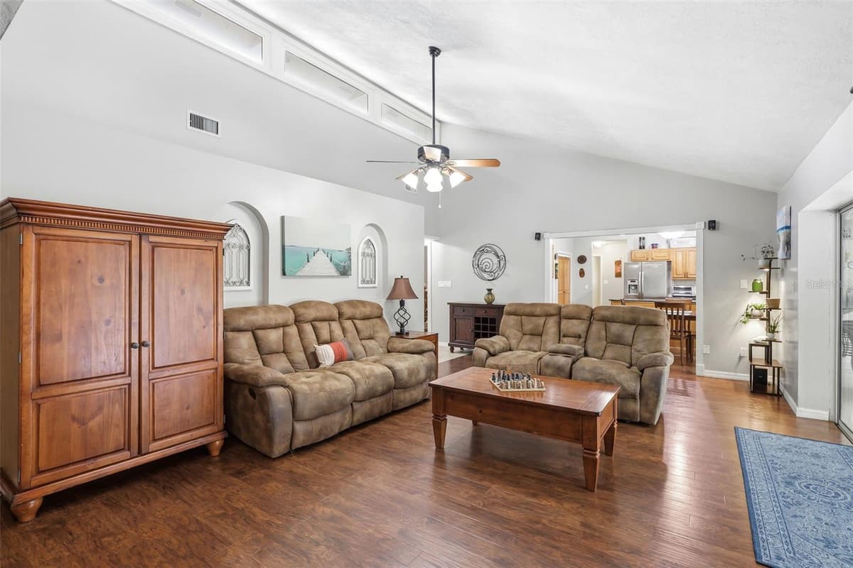 210 RIDGEWOOD COURT — photo 10 of 48