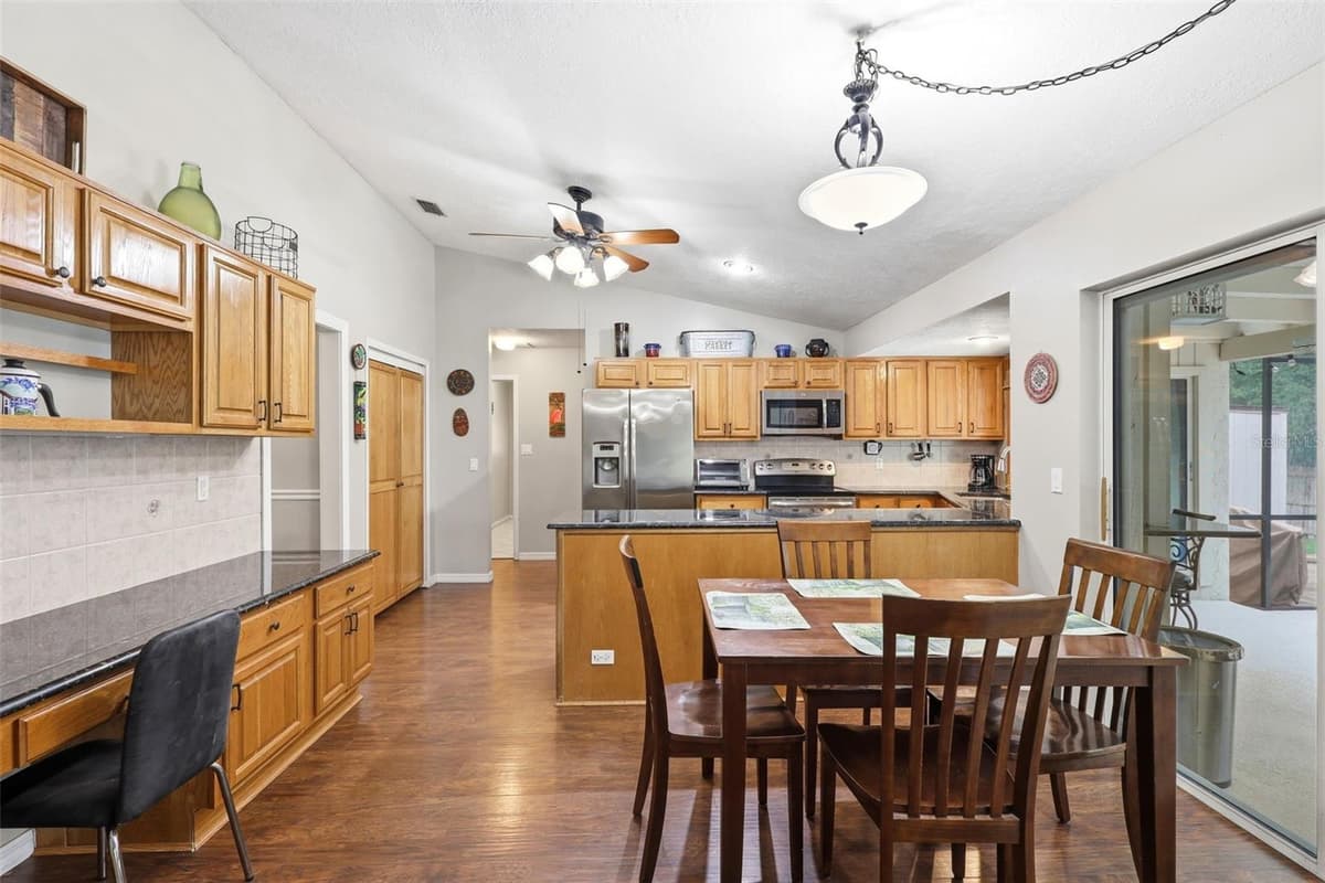 210 RIDGEWOOD COURT — photo 16 of 48