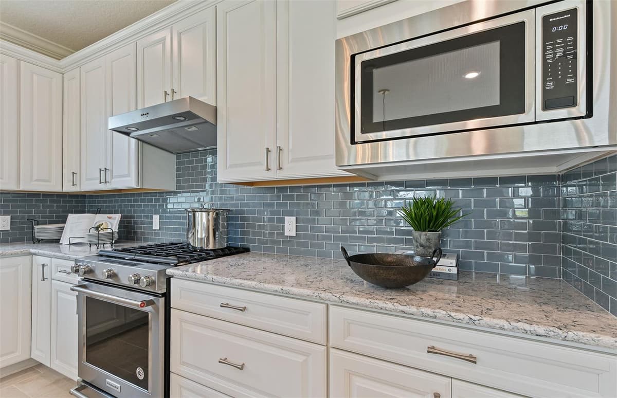 9118 SERENADE DRIVE — photo 15 of 42
