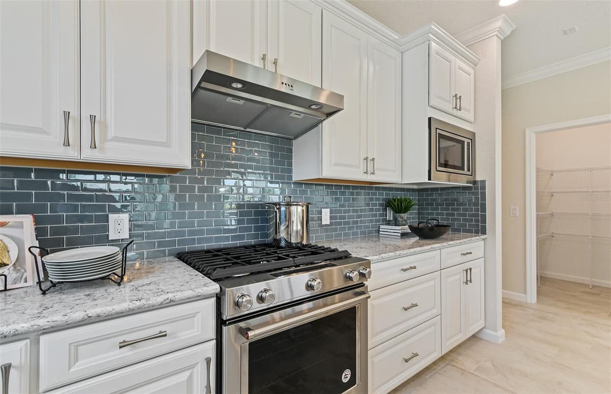 9118 SERENADE DRIVE — photo 16 of 42
