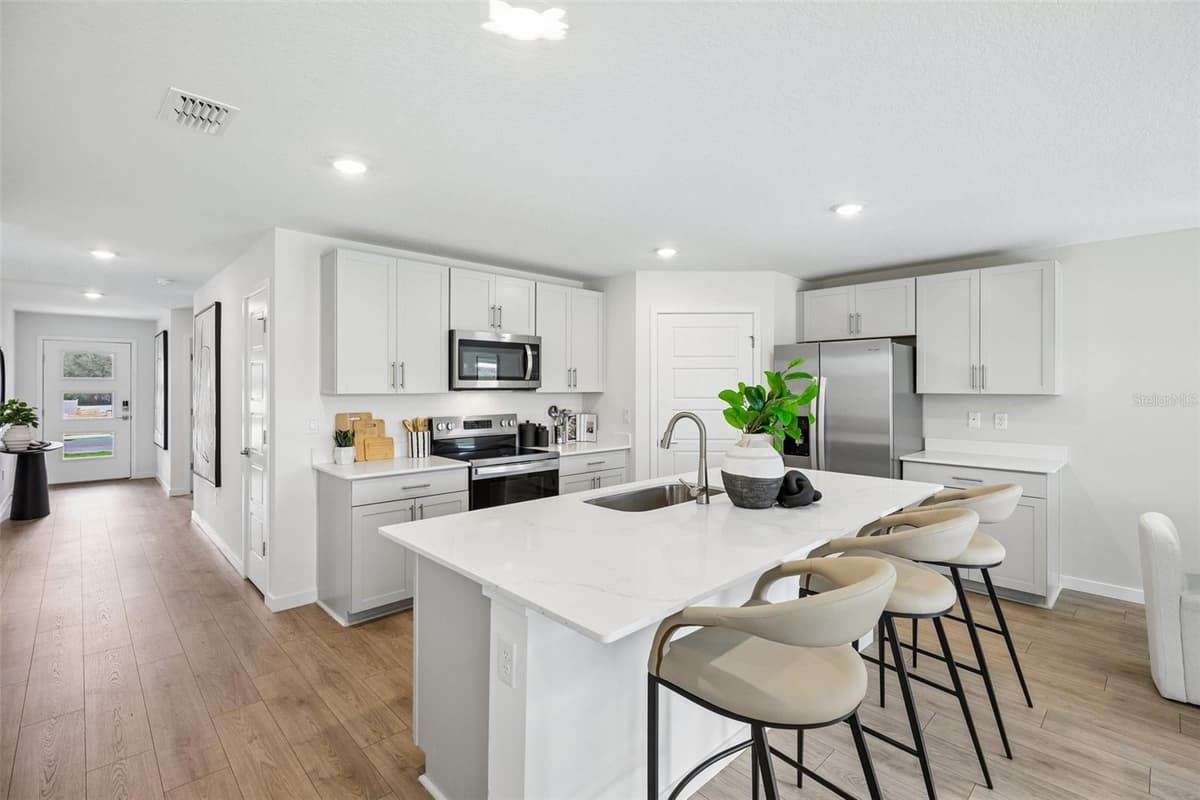 239 SKYFIELD COURT — photo 15 of 34