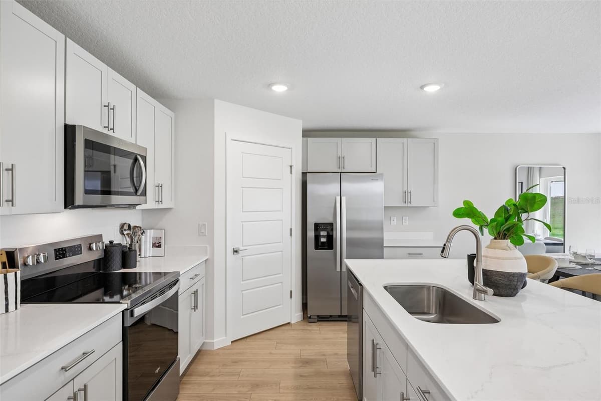 239 SKYFIELD COURT — photo 14 of 34