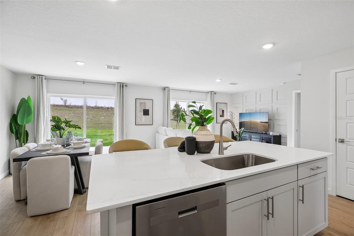 239 SKYFIELD COURT — photo 11 of 34
