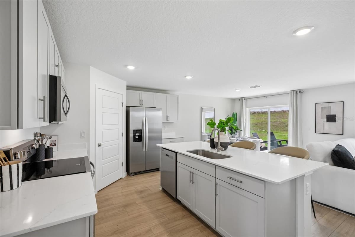 239 SKYFIELD COURT — photo 12 of 34