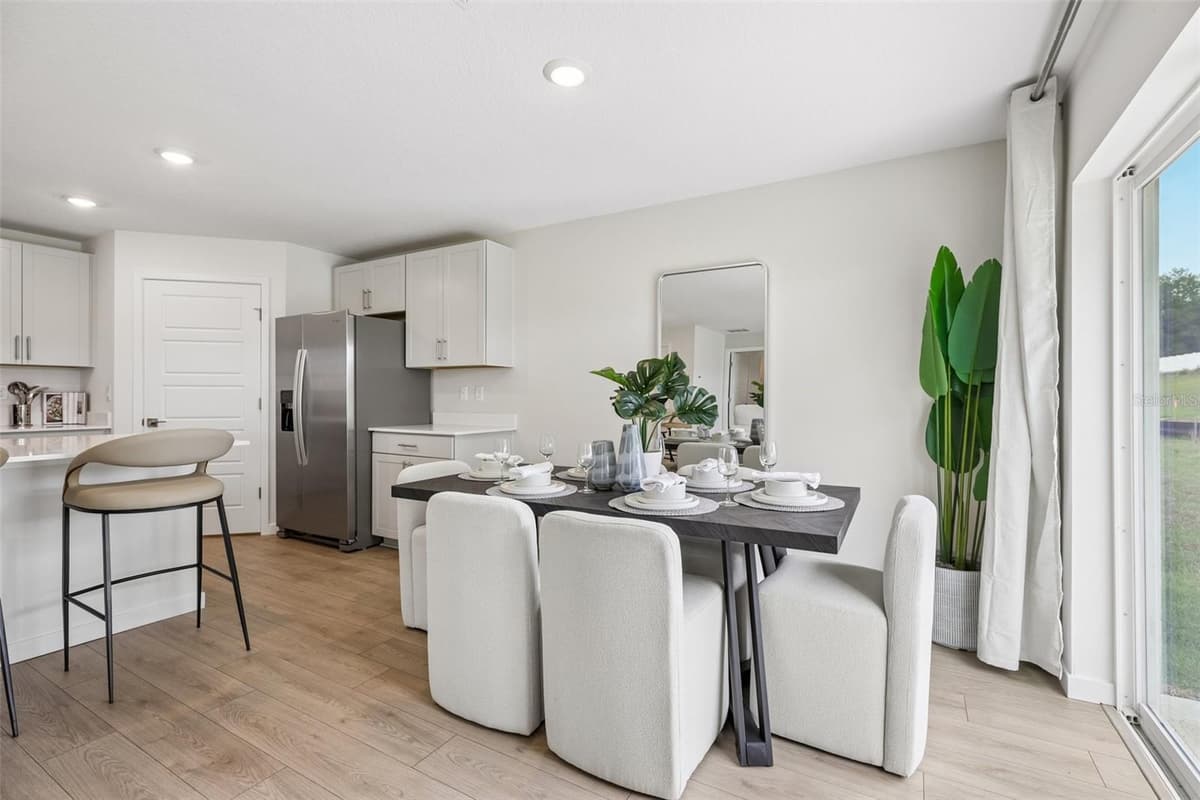 239 SKYFIELD COURT — photo 10 of 34