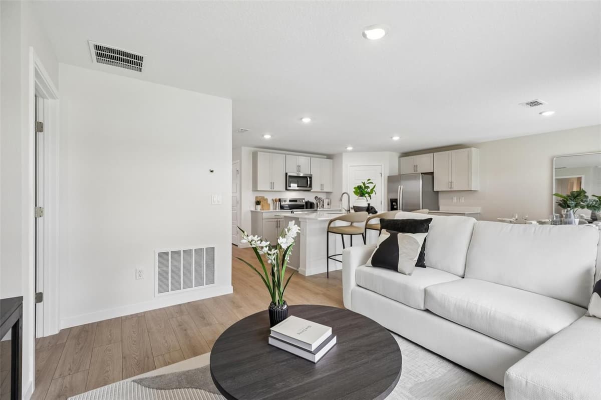 239 SKYFIELD COURT — photo 7 of 34