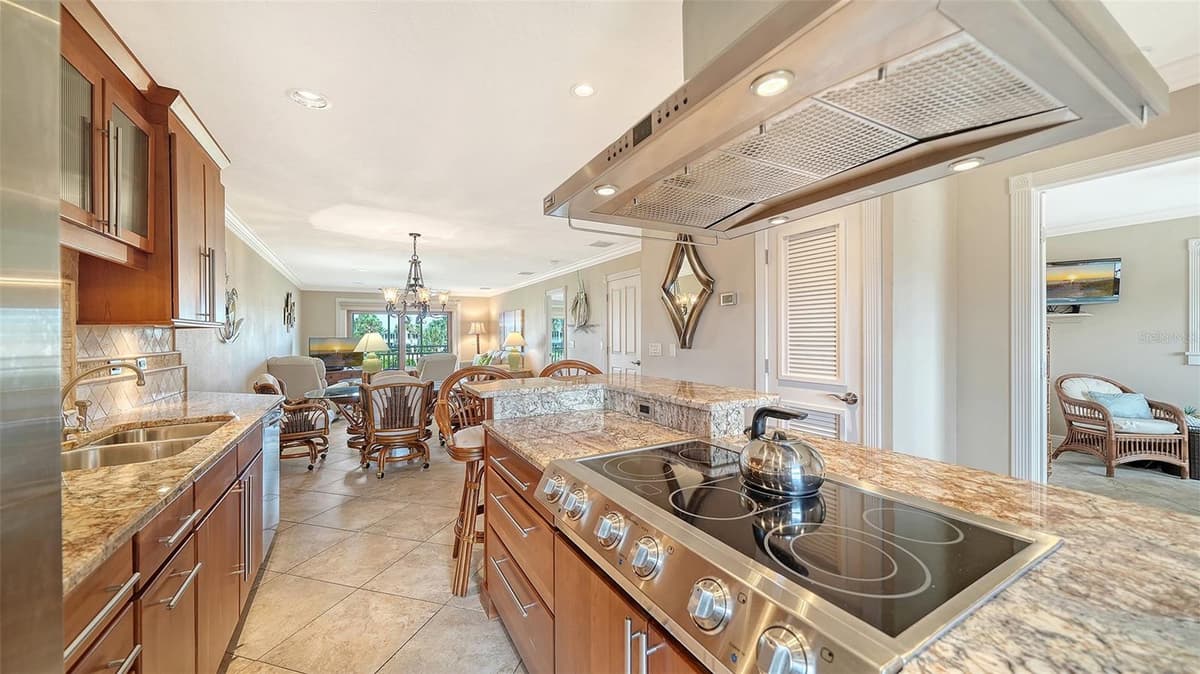 7115 GULF OF MEXICO DRIVE — photo 12 of 59
