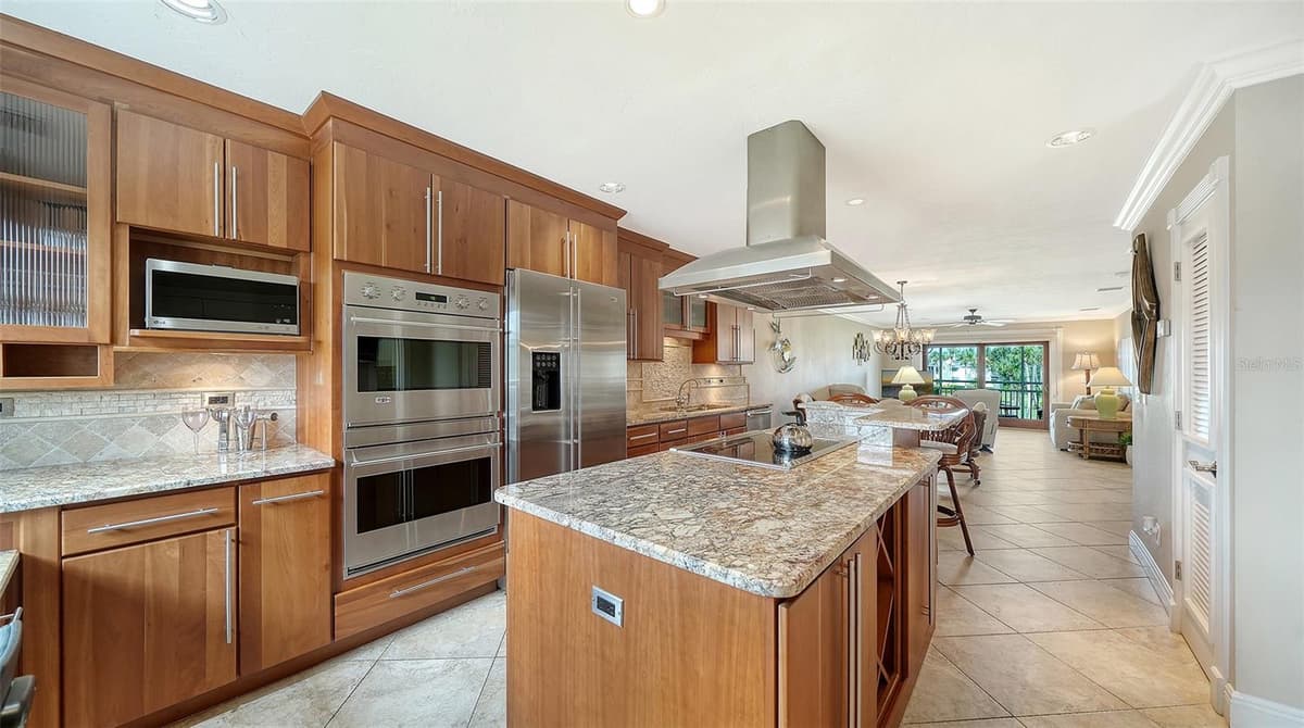 7115 GULF OF MEXICO DRIVE — photo 7 of 59