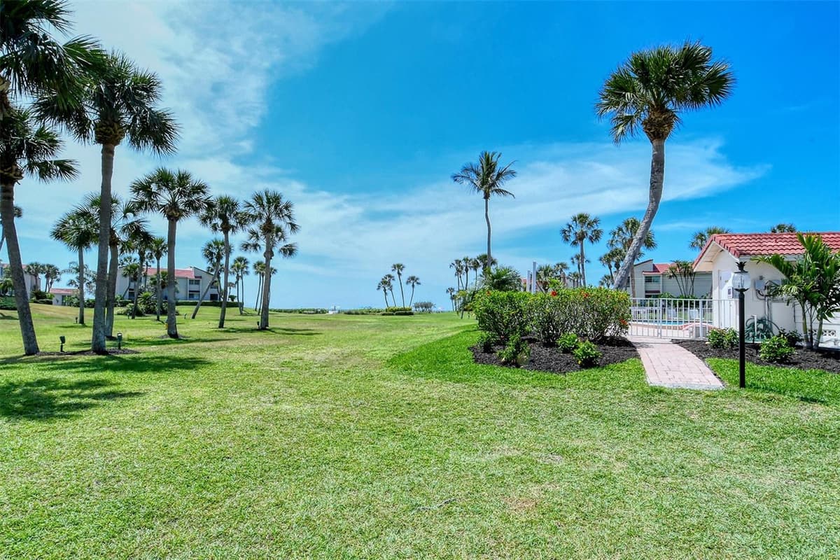 7115 GULF OF MEXICO DRIVE — photo 38 of 59