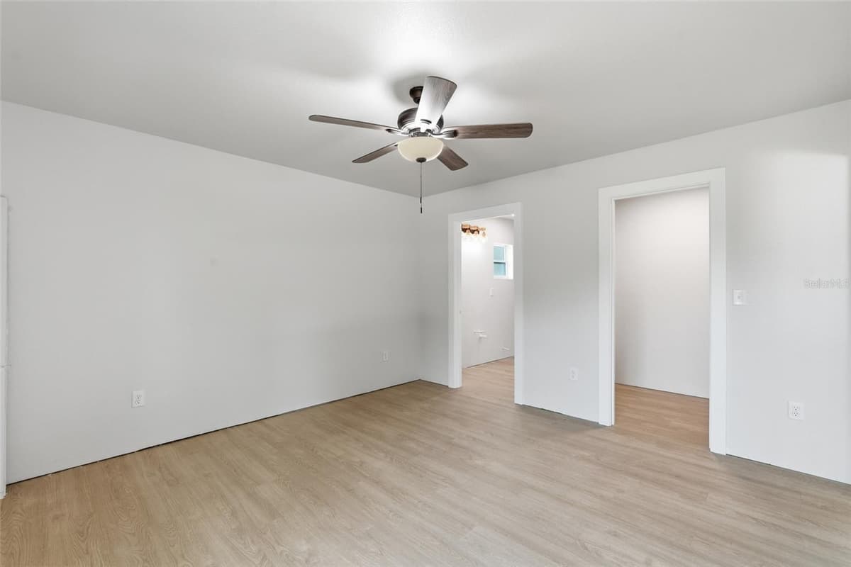 6898 MIAMI AVENUE — photo 16 of 48