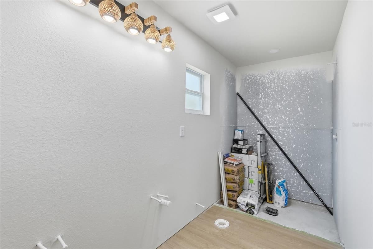 6898 MIAMI AVENUE — photo 18 of 48
