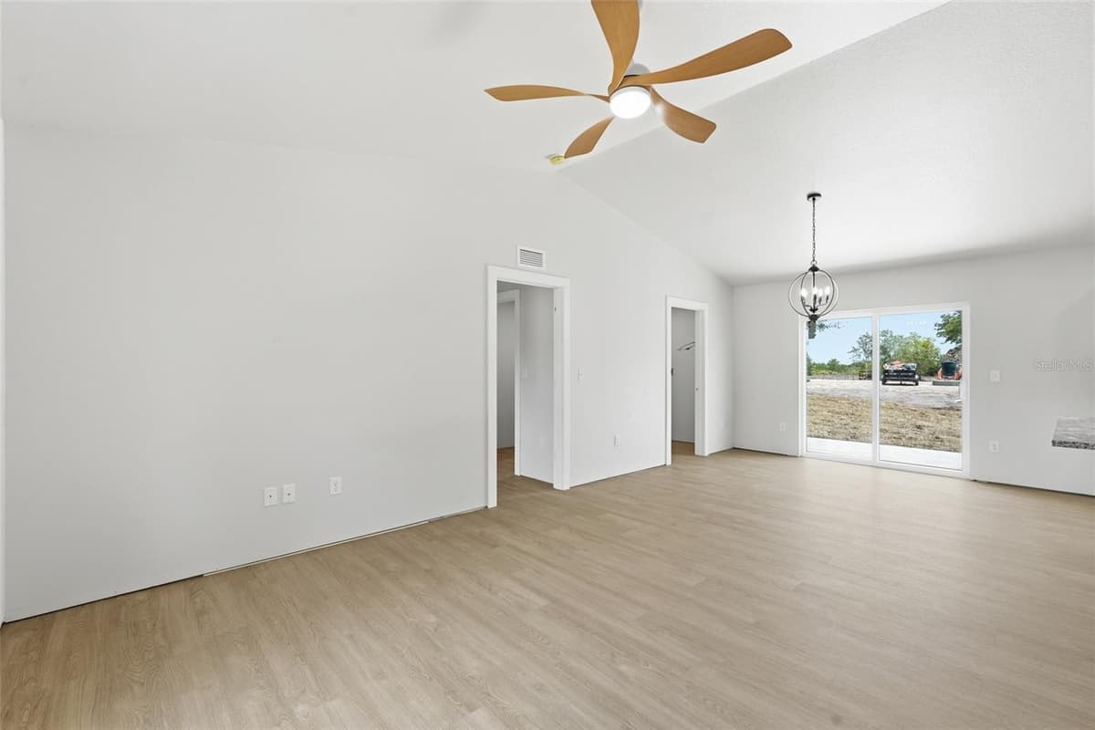 6898 MIAMI AVENUE — photo 4 of 48