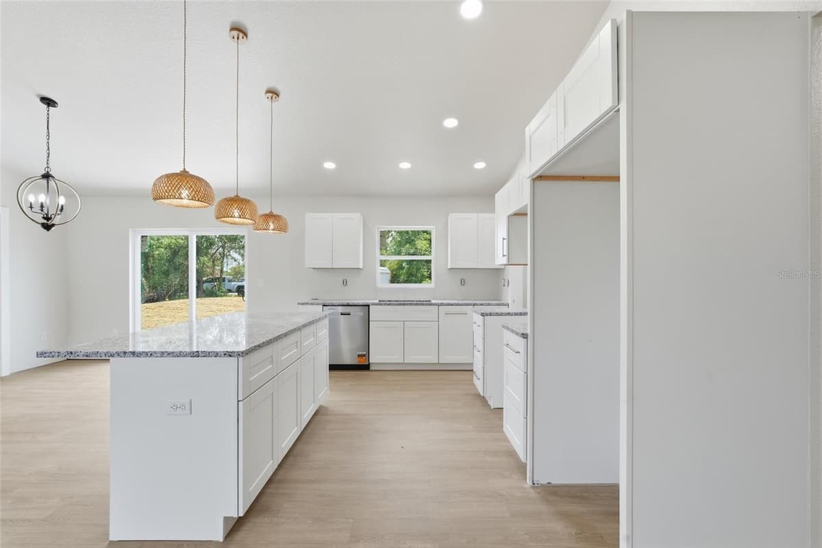 6898 MIAMI AVENUE — photo 13 of 48