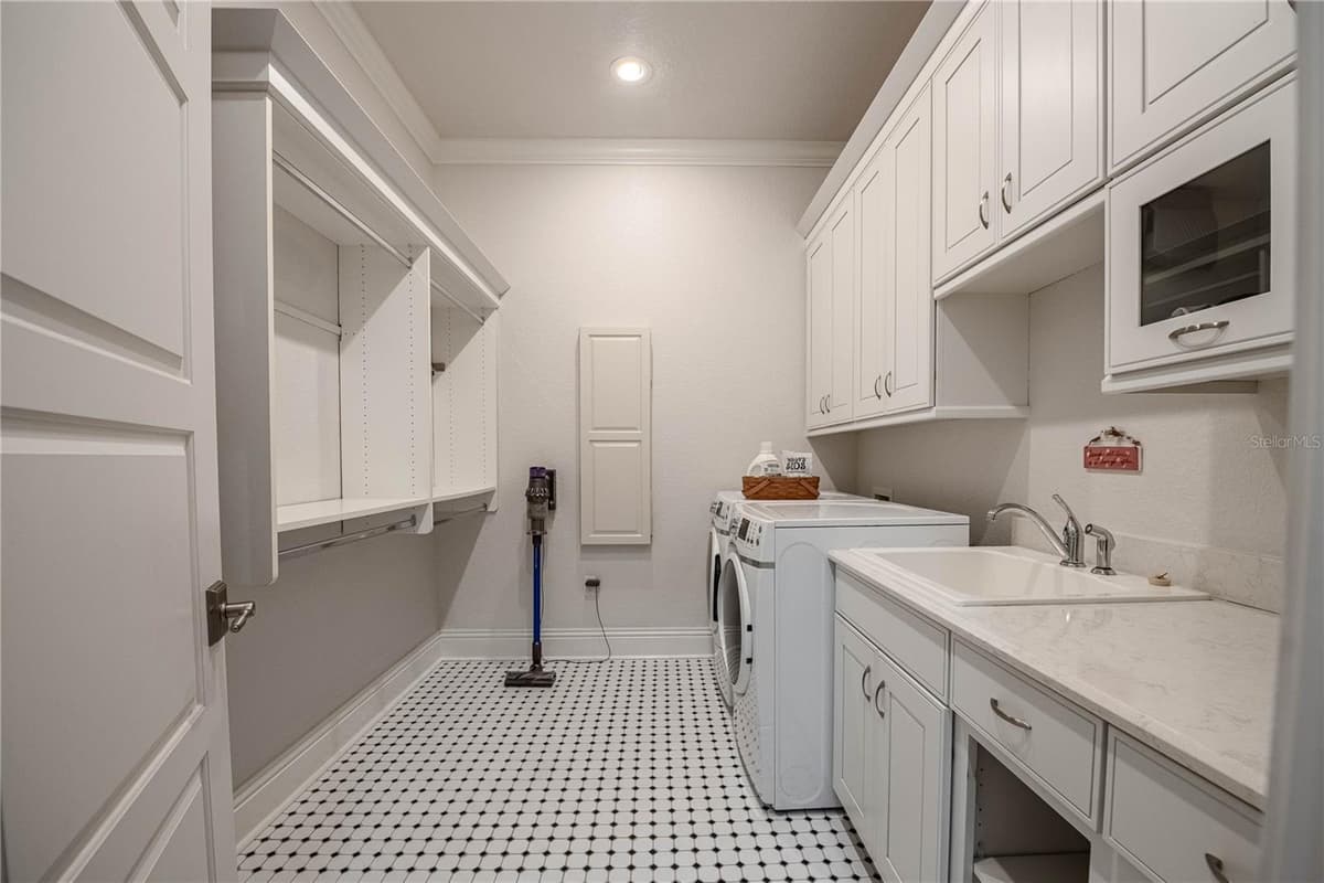 6768 CRESCENT WOODS CIRCLE — photo 52 of 78