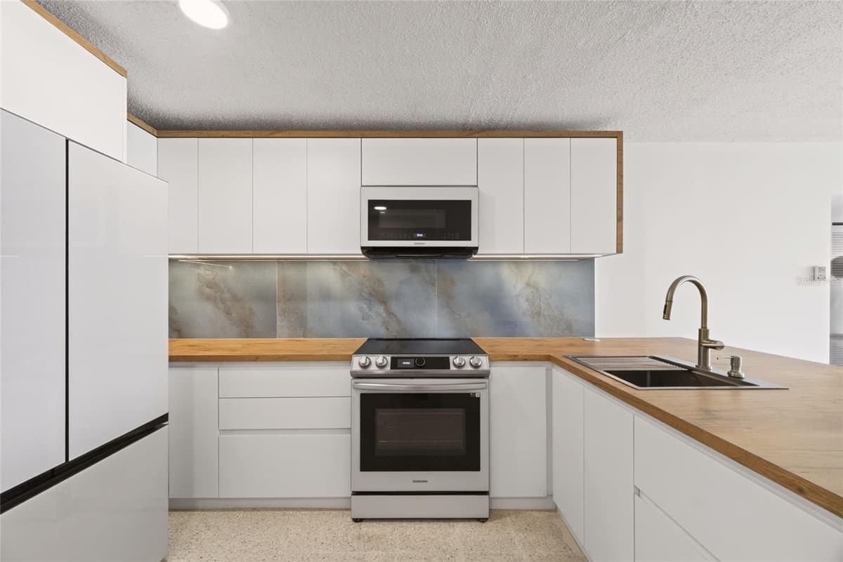 3409 AVE. ISLA VERDE — photo 5 of 19