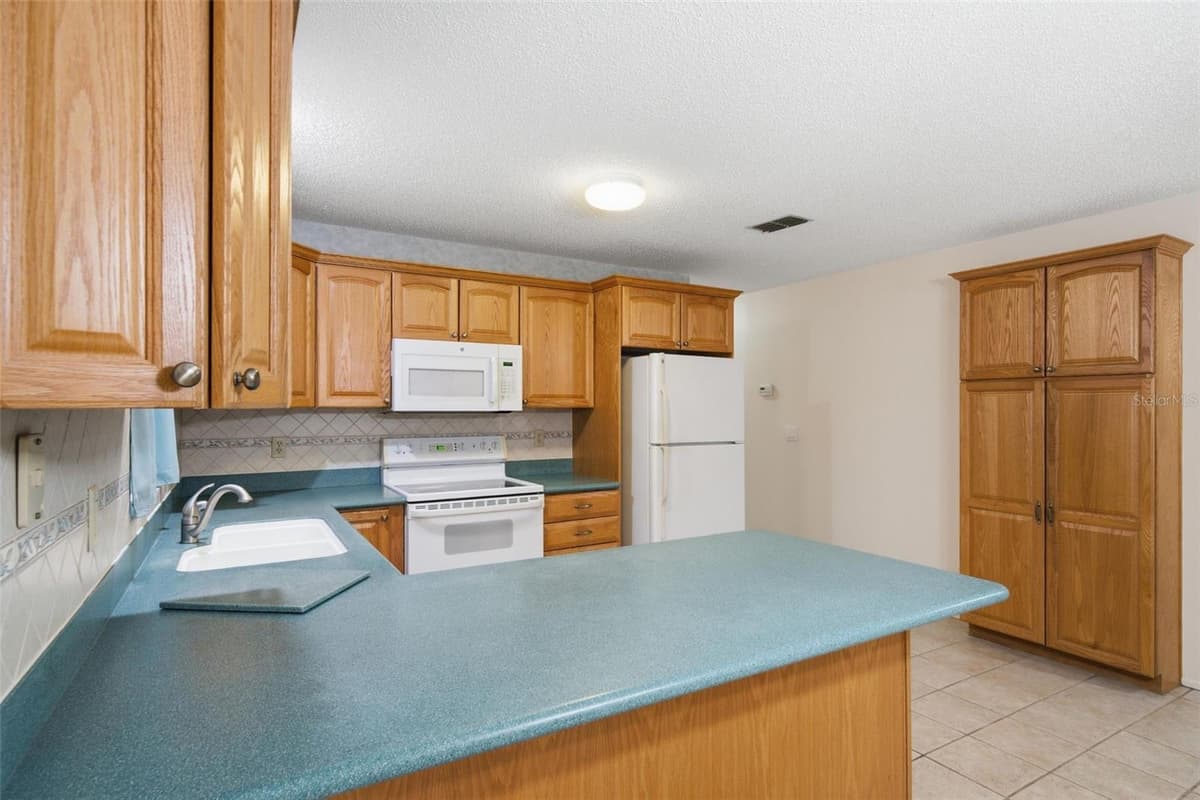 9955 FORESTLINE AVENUE — photo 6 of 29