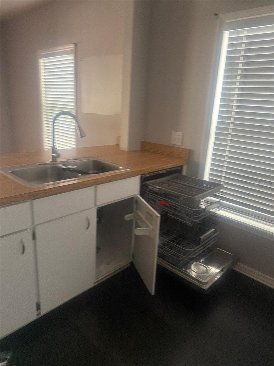320 COURTLAND AVENUE — photo 5 of 14