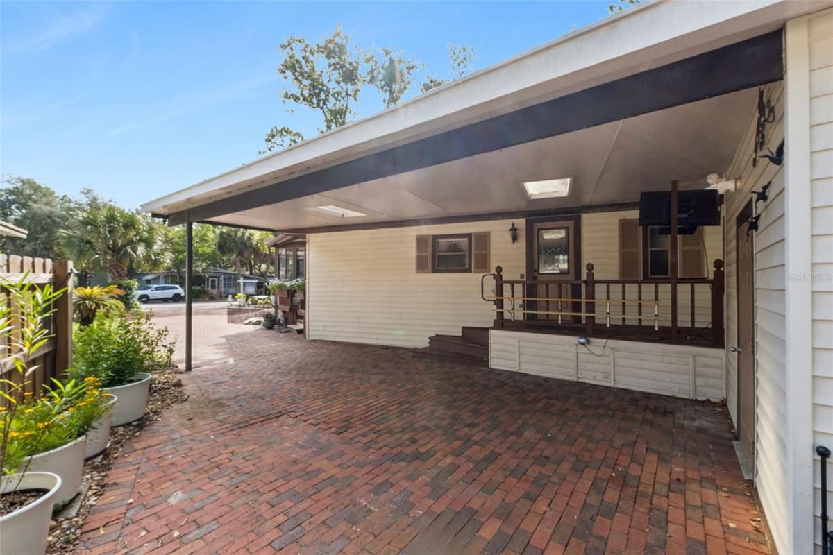 571 PINE NEEDLE COURT — photo 4 of 54