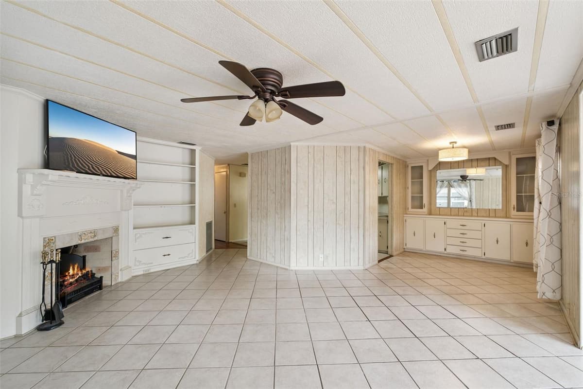 571 PINE NEEDLE COURT — photo 10 of 54