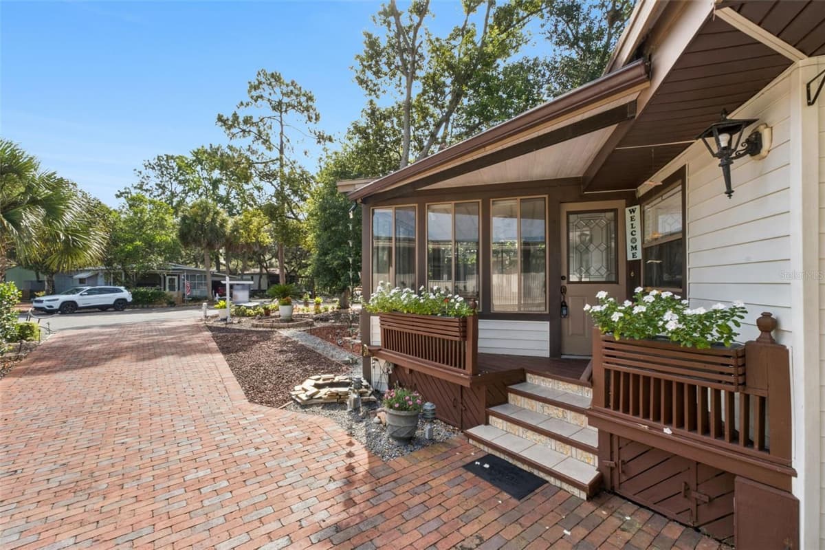 571 PINE NEEDLE COURT — photo 5 of 54