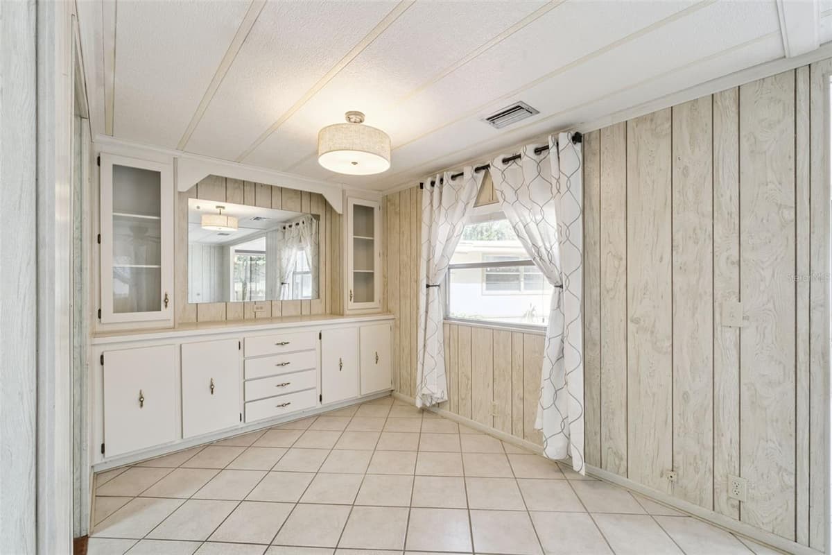 571 PINE NEEDLE COURT — photo 11 of 54