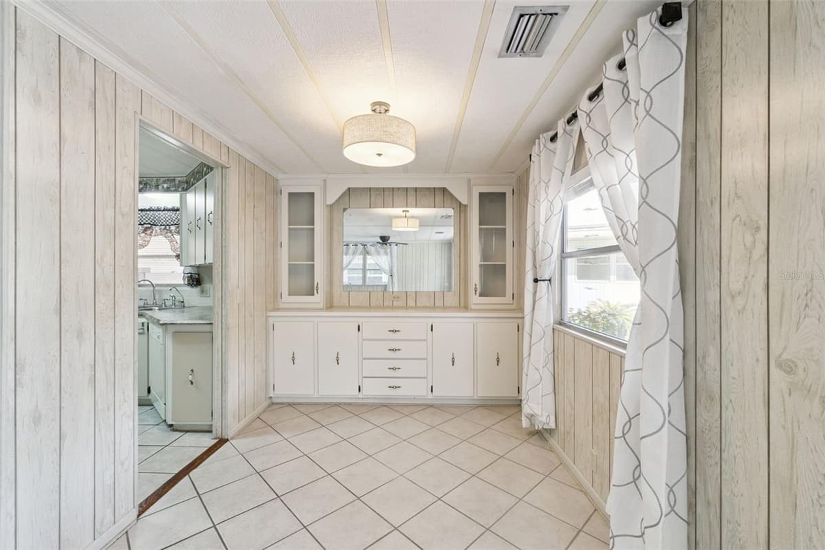 571 PINE NEEDLE COURT — photo 12 of 54