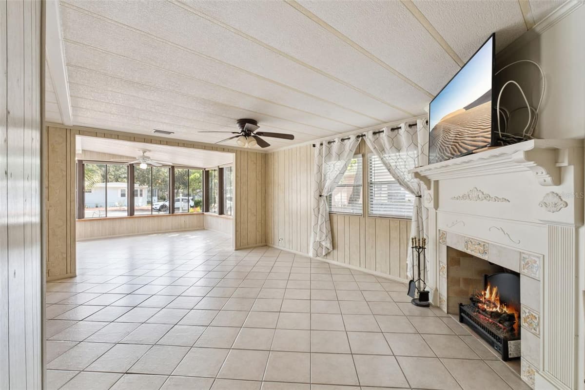 571 PINE NEEDLE COURT — photo 13 of 54